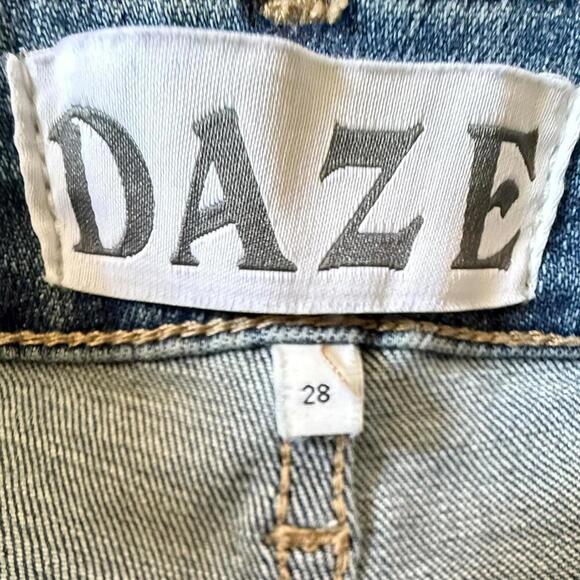 DAZE Repreve Distressed Straight Leg Jeans – Size 28 - Picture 3 of 7